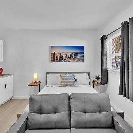 Young Circle & Hollywood Blvd Posh Studio Suite Exterior photo