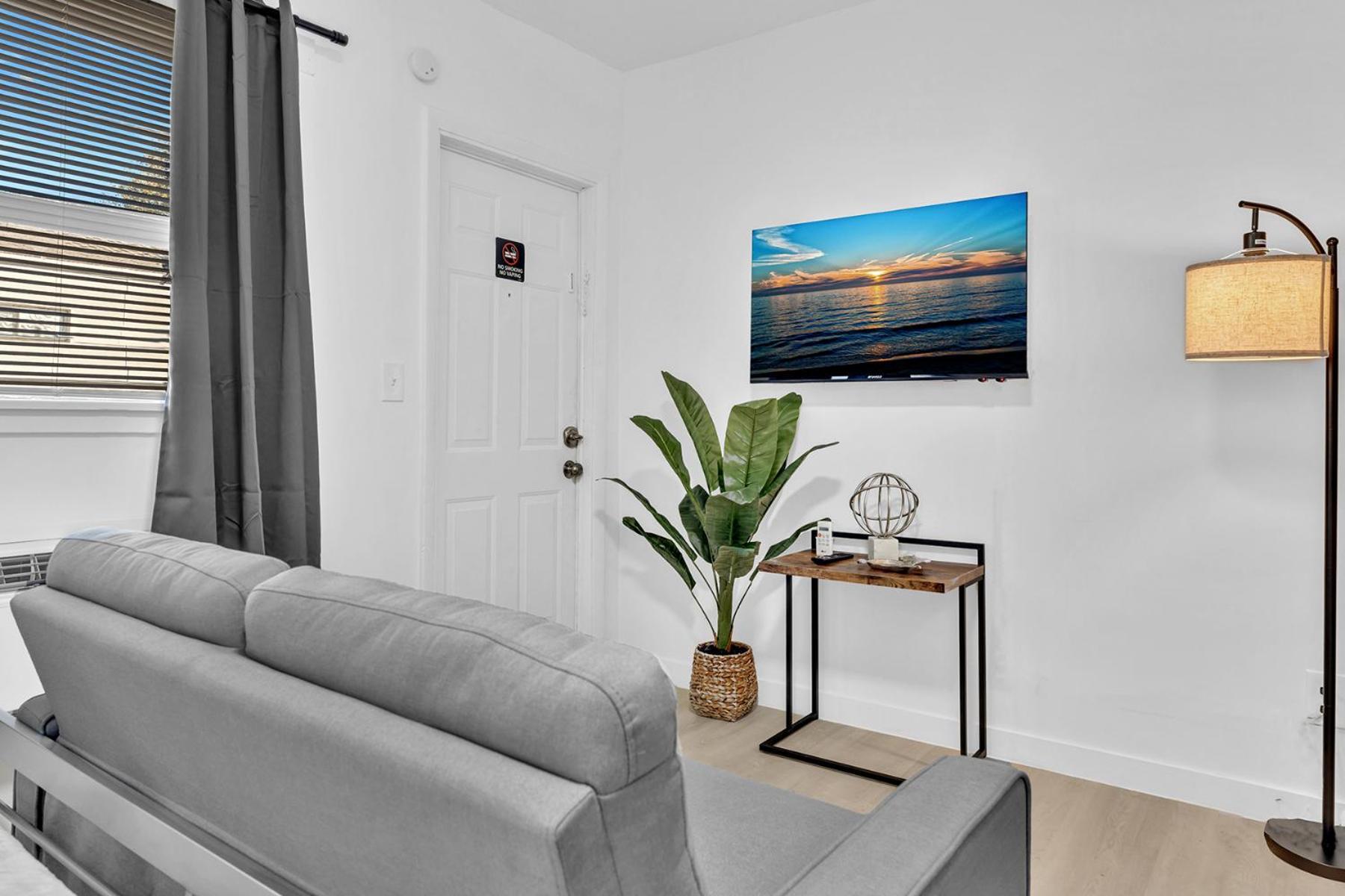 Young Circle & Hollywood Blvd Posh Studio Suite Exterior photo