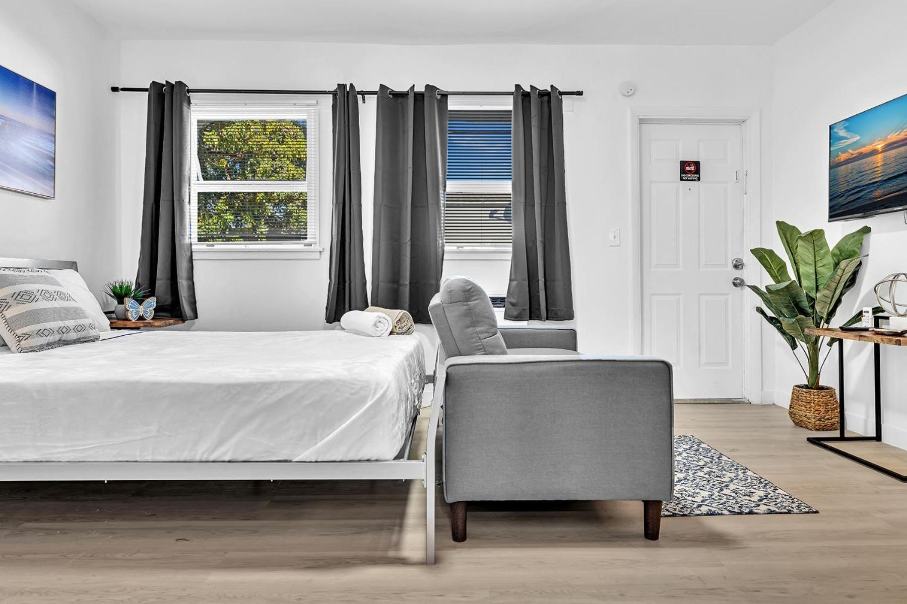 Young Circle & Hollywood Blvd Posh Studio Suite Exterior photo