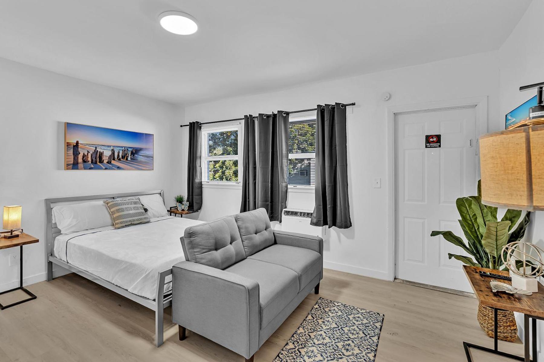 Young Circle & Hollywood Blvd Posh Studio Suite Exterior photo