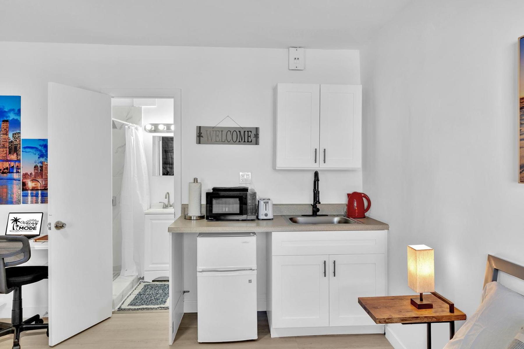 Young Circle & Hollywood Blvd Posh Studio Suite Exterior photo