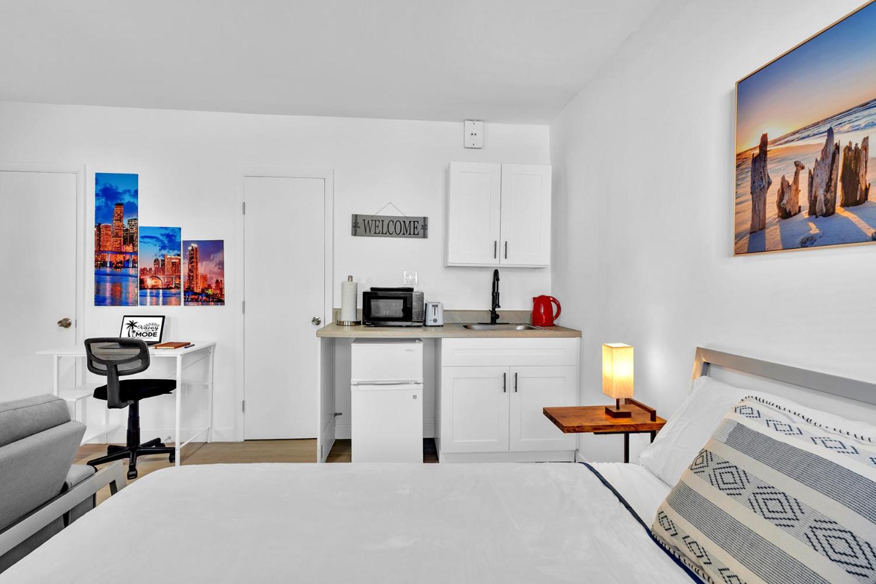 Young Circle & Hollywood Blvd Posh Studio Suite Exterior photo