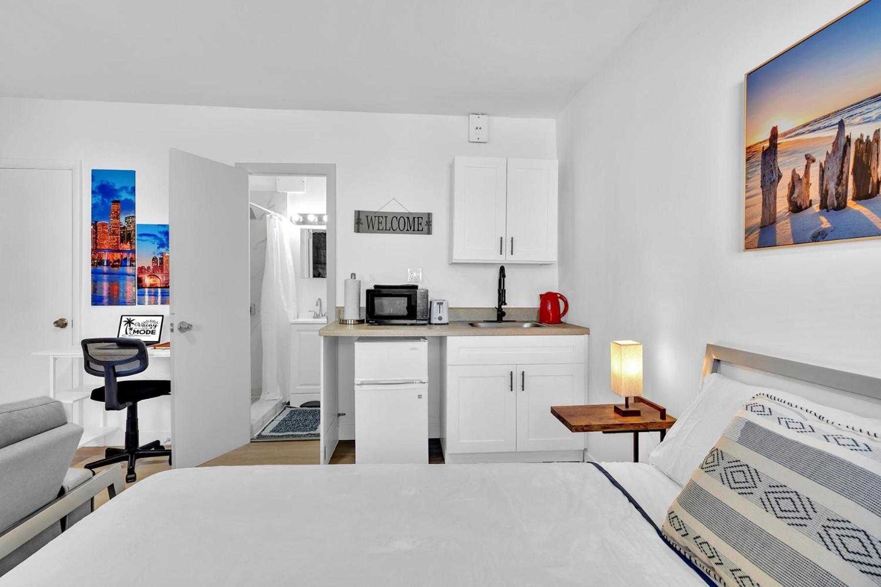 Young Circle & Hollywood Blvd Posh Studio Suite Exterior photo