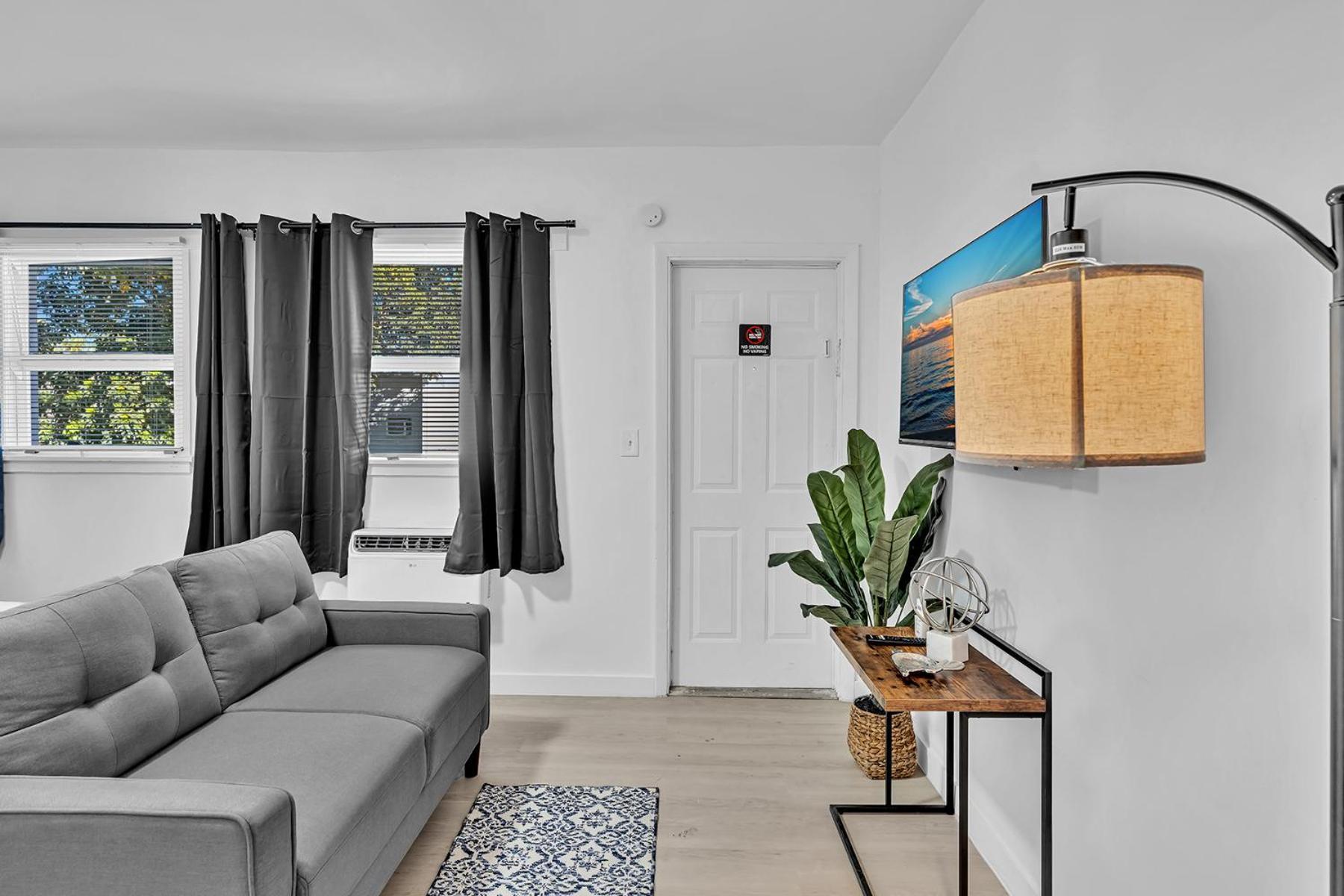 Young Circle & Hollywood Blvd Posh Studio Suite Exterior photo